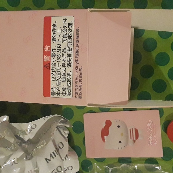 Hello Kitty Miniso 45th Anniversary collectible figure Sanrio HTF Unopen… - Picture 9 of 9